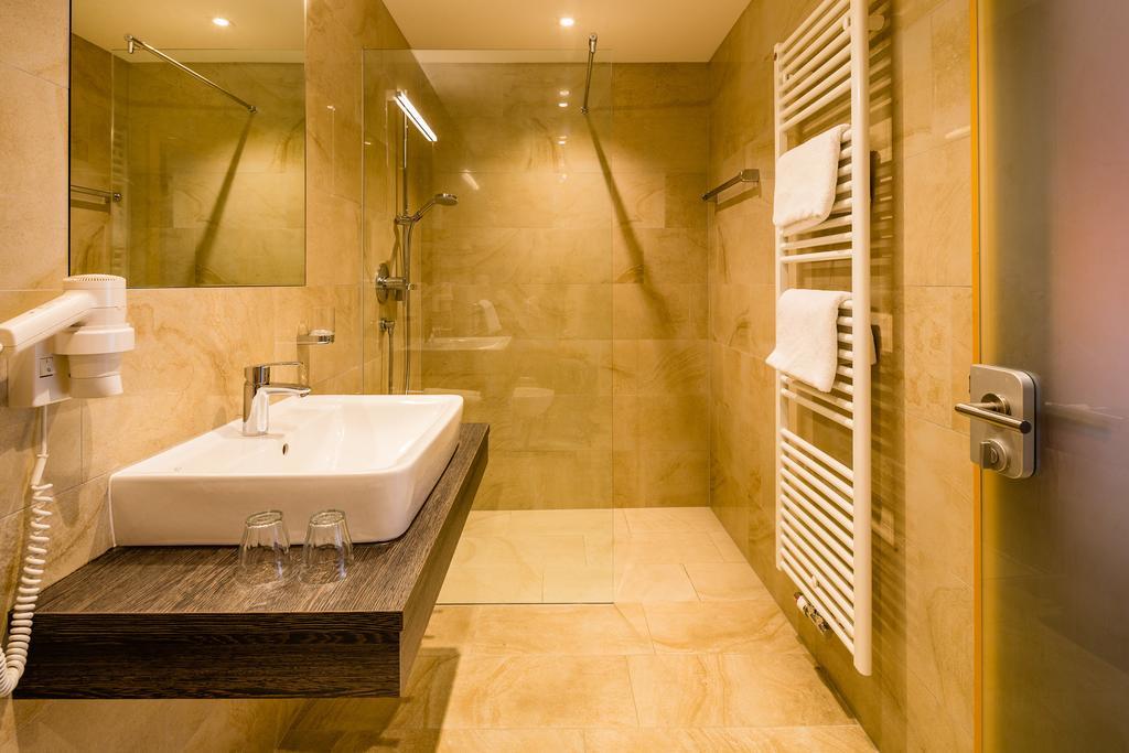 Hotel Traube Бресаноне Стая снимка